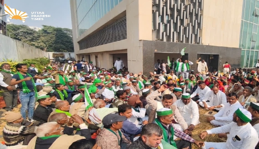 बजाज चीनी मिल भुगतान को तैयार, लिखित आश्वासन के बाद धरना खत्म