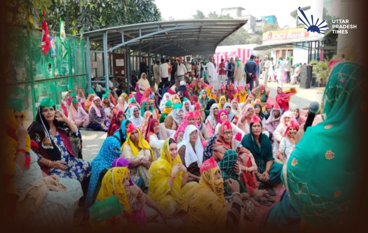 शुक्रवार को भारी संख्या में महिला किसान पहुंची यमुना प्राधिकरण, कहा- केंद्र तक जाएगी आवाज