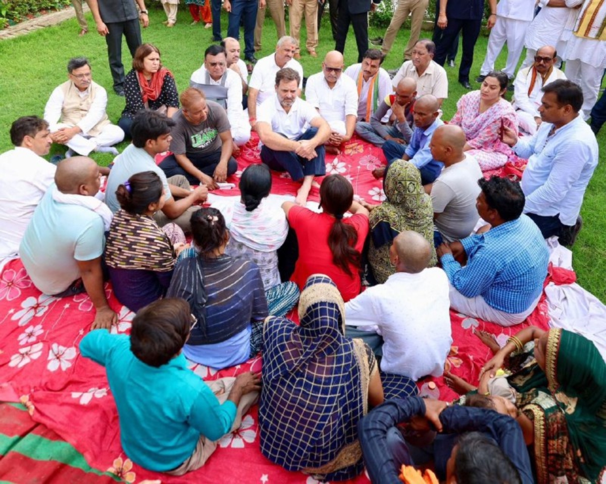 पीड़ित परिवारों से मिले राहुल गांधी, पार्टी प्रवक्ता डॉली शर्मा समेत दिग्गज नेता रहे साथ
