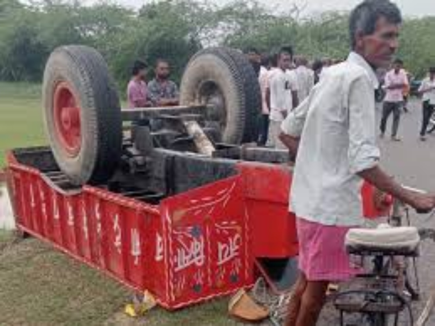 मेरठ में गणपति मूर्ति विसर्जन कर लौट रहे श्रद्धालुओं की ट्रैक्टर-ट्राली पलटी, सात घायल