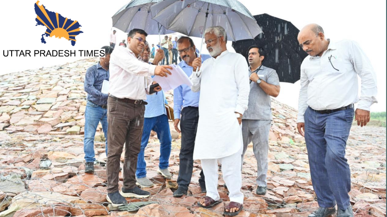 बस्ती में जलशक्ति मंत्री स्वतंत्र देव सिंह ने किया लोलपुर विक्रमजोत तटबंध का निरीक्षण