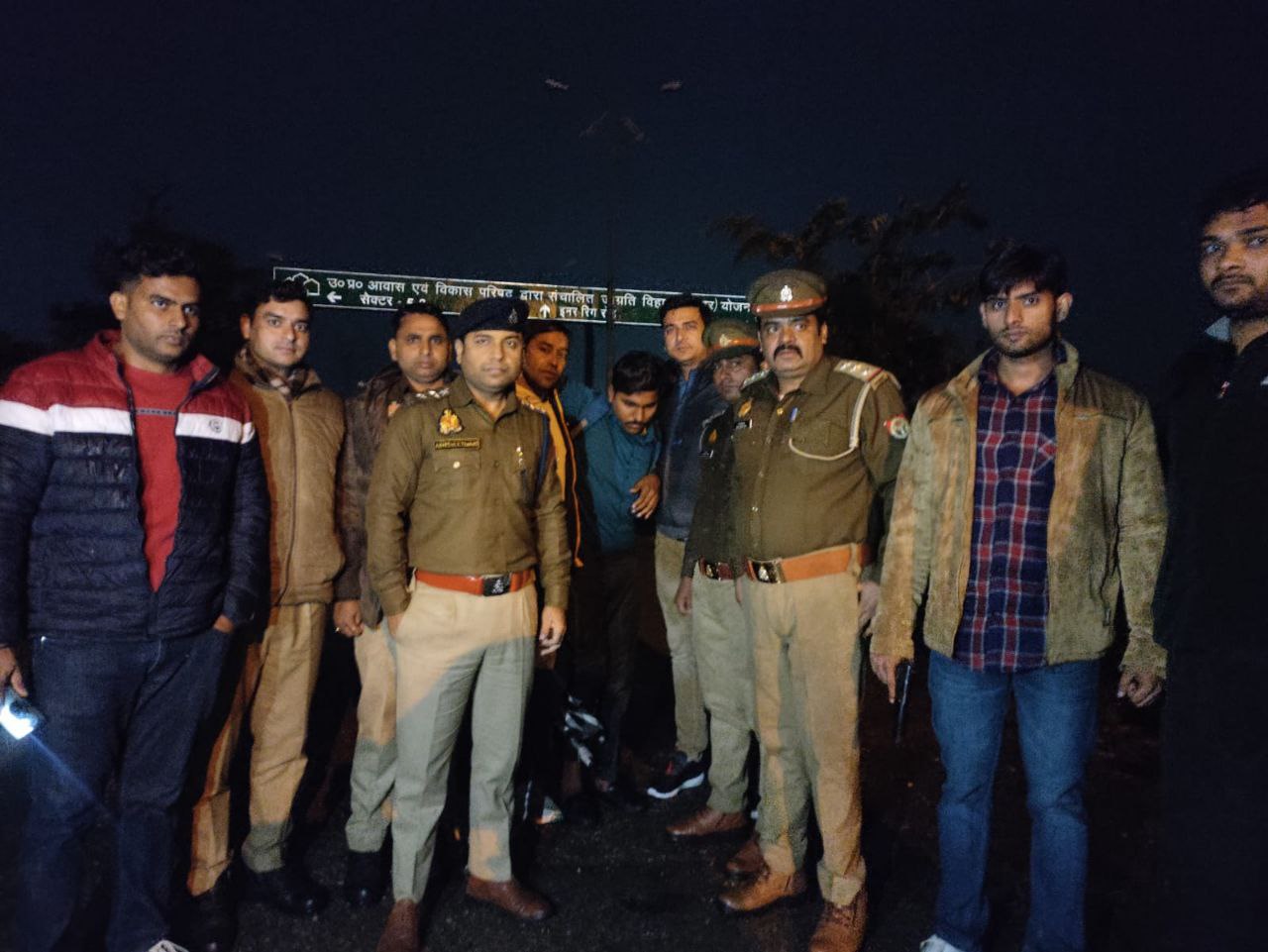 एसी मैकेनिक ने की थी शिक्षक दंपती के घर लूट, पुलिस मुठभेड़ में पैर में लगी गोली