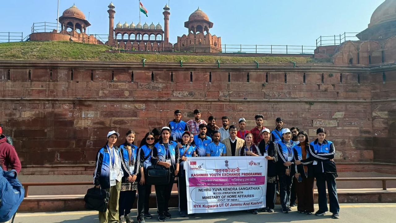 भारत की विविधता और विरासत से रूबरू हुए कश्मीरी युवा, लालकिला में देखी मुगल वास्तुकला