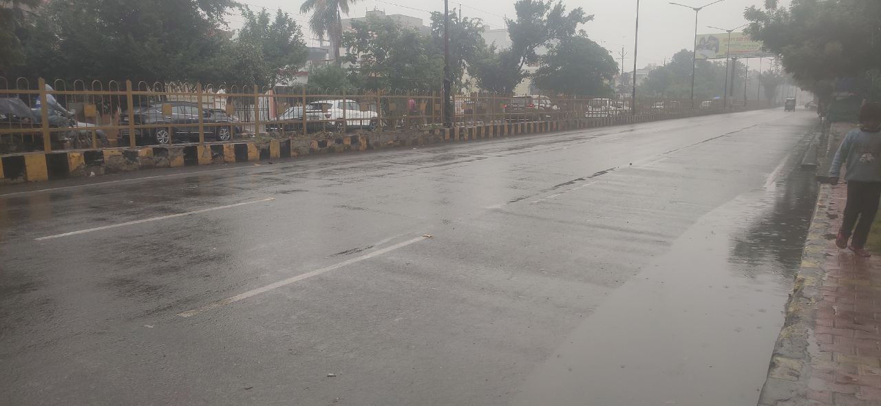 बारिश में छत गिरने से युवक और पशु की मौत, आज ओलावृष्टि का अलर्ट; पूरे पश्चिम यूपी में हो रही जोरदार बारिश