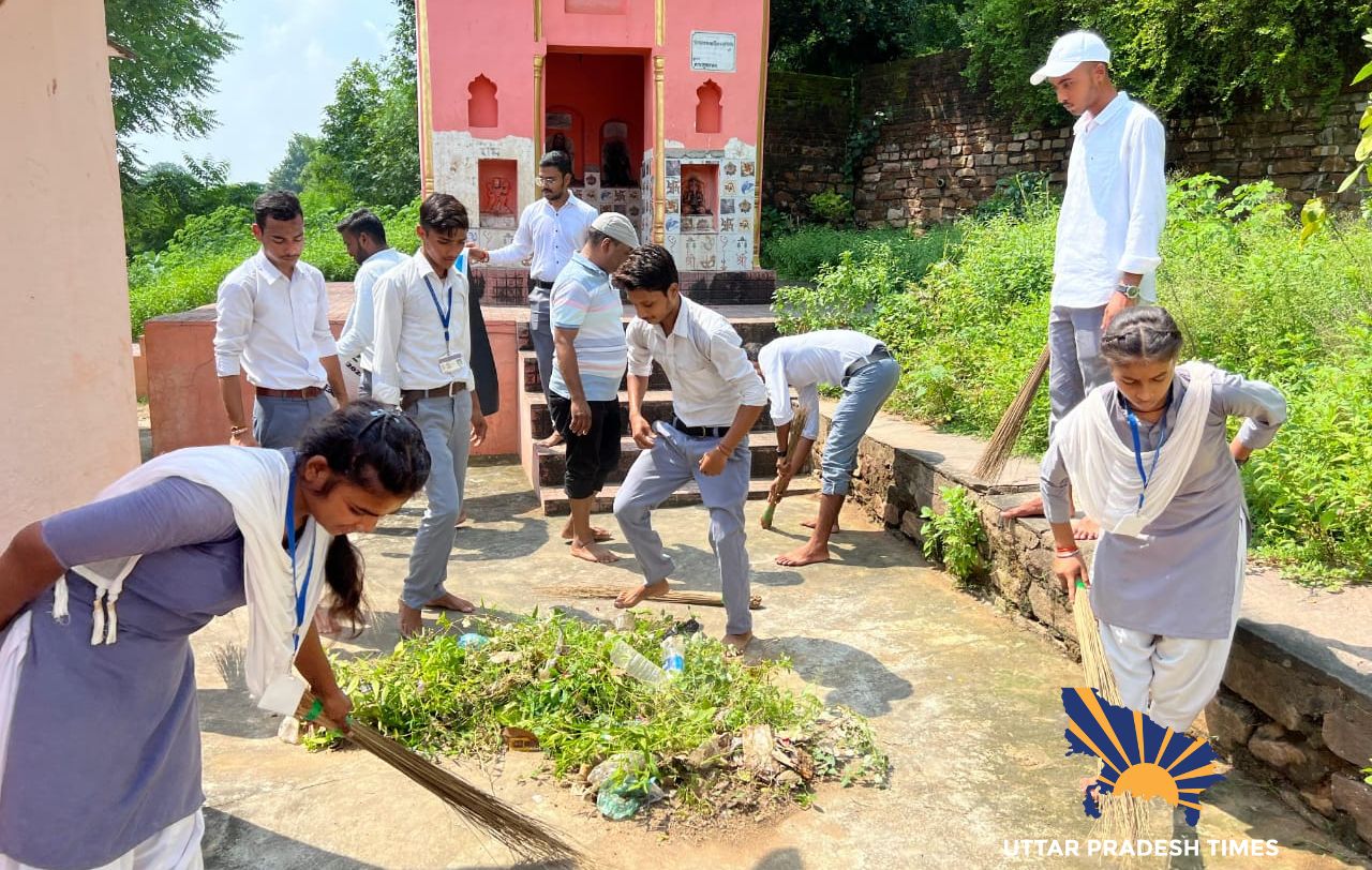 चित्रकूट के गंगा घाट पर की सफाई, गांधी जयंती तक दिया   जाएगा पर्यावरण और धार्मिक स्थलों की सफाई का संदेश 