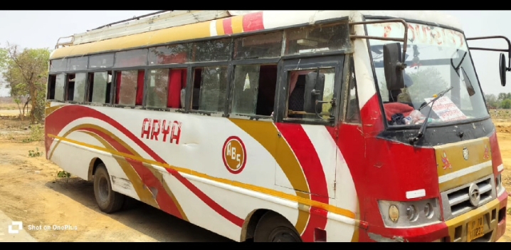 परमिट उल्लघंन में एआरटीओ ने डग्गामार बस को सीज कर पुलिस अभिरक्षा में सुपुर्द किया