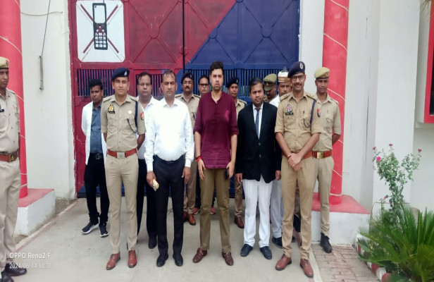 In Maharajganj The District Judge District Magistrate And Superintendent Of Police Conducted A 7485