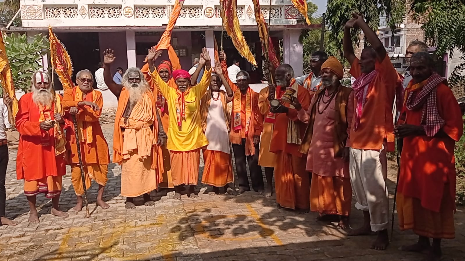 भिखारी बाबा आश्रम में नौ दिवसीय रुद्र महायज्ञ शुरू, भंडारे में श्रद्धालुओं ने ग्रहण किया प्रसाद