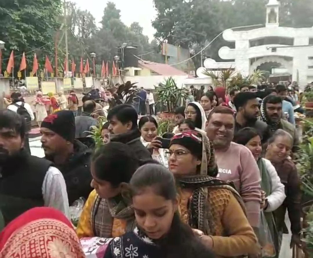 मेरठ में पूजा-अर्चना के साथ नए साल के पहले दिन की शुरूआत, औघड़नाथ मंदिर में उमड़ी भीड़