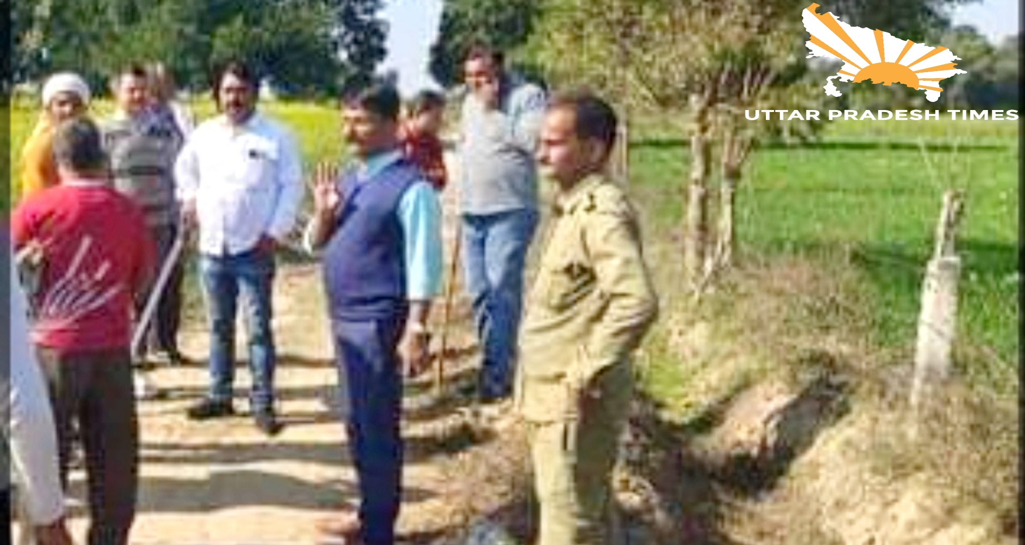 मवेशियों की सुरक्षा में लाठी-डंडे लेकर खड़े हो गए ग्रामीण... बच्चों को घरों में किया कैद, निकली जंगली बिल्ली 