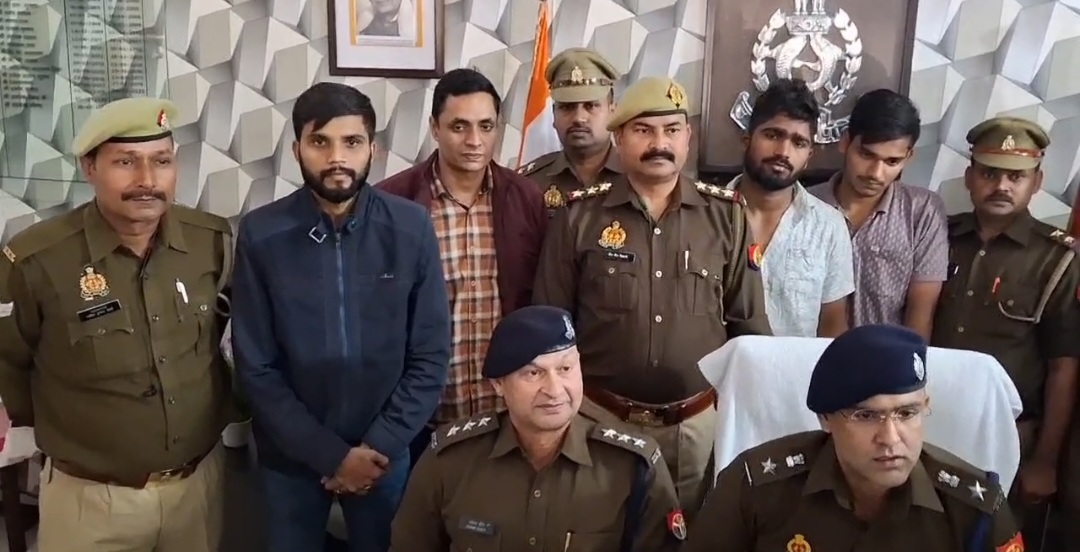 दो गिरफ्तार, मुखबिरी के शक में दिया गया था वारदात को अंजाम, आगरा पुलिस ने किया हत्या का खुलासा 