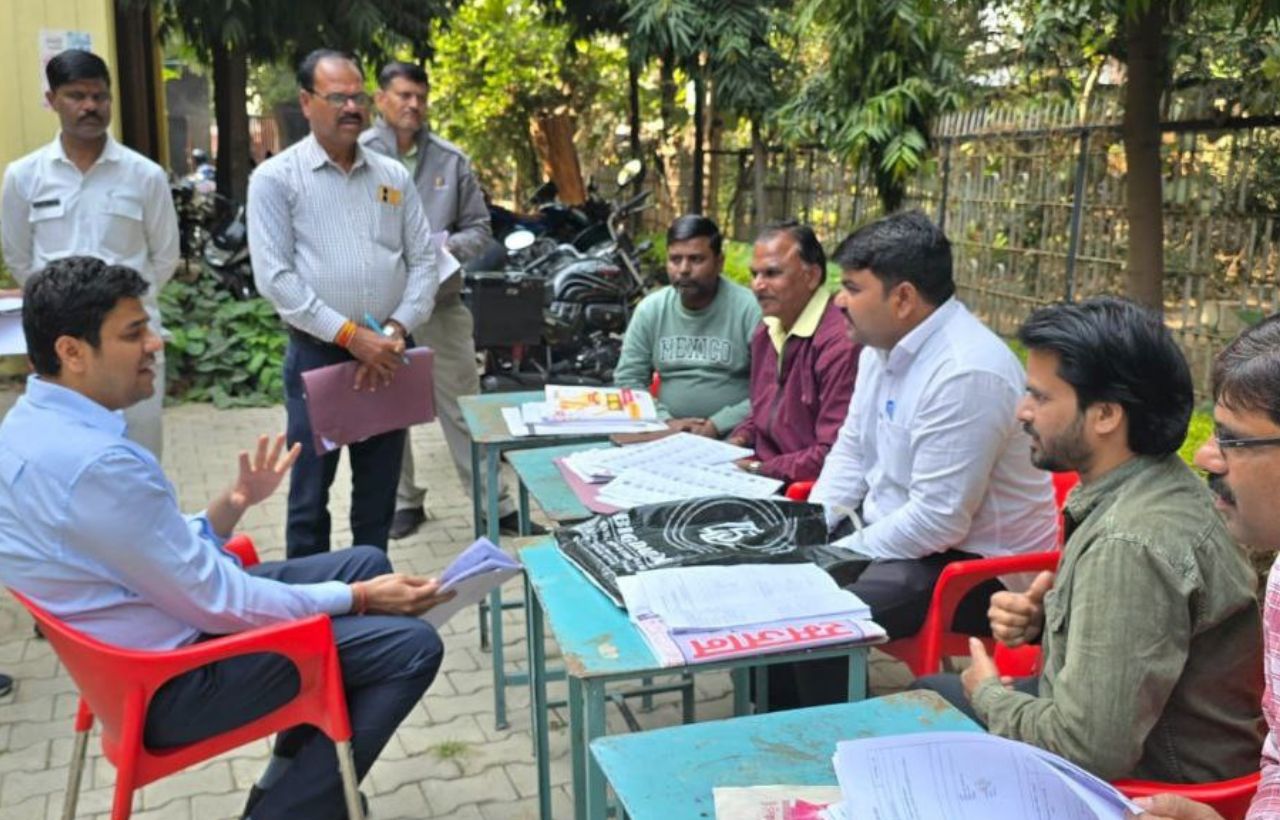 झांसी में चल रहा वोटर लिस्ट अपडेट का खास अभियान, जानें कैसे जुड़वा सकते हैं अपना नाम