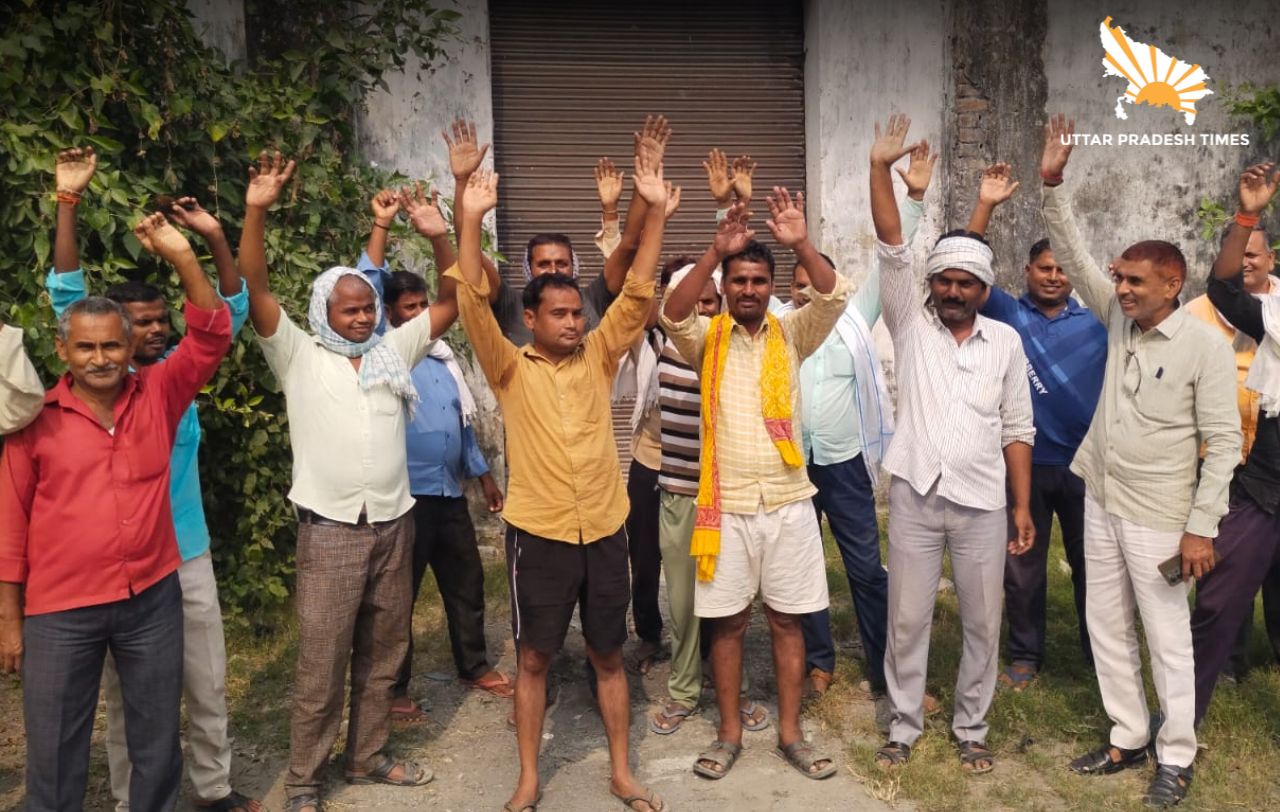 प्रबंधन पर लगाया आरोप- गोदाम पर हमेशा बंद रहता है ताला