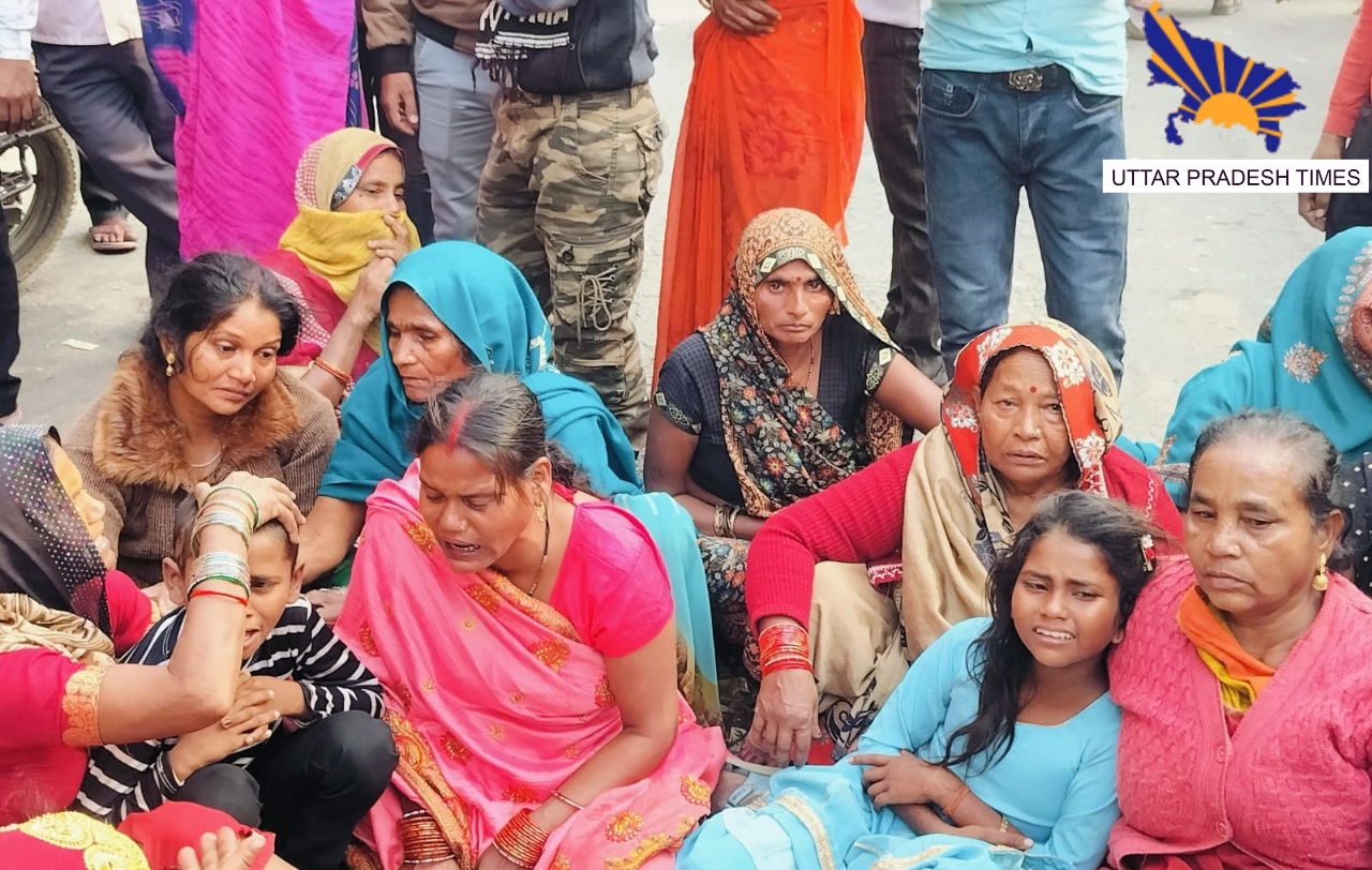 तेज रफ्तार कार ने बाइक सवार को मारी टक्कर, दो लोगों की हुई मौत, नाराज परिजनों ने किया हंगामा