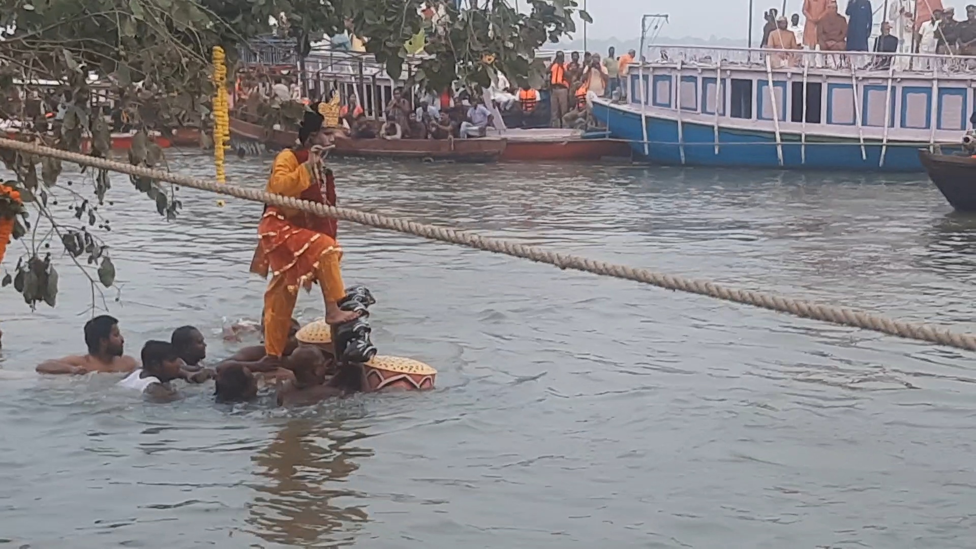 तुलसी घाट पर नाग नथैया का आयोजन, 450 से ज्यादा पुरानी परंपरा