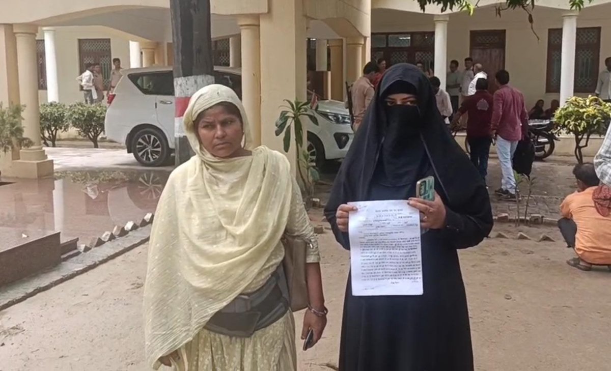 भाजपा को वोट नहीं देने पर पत्नी को दिया तीन तलाक, न्याय के लिए भटक रही पीड़िता शिकायत लेकर पहुंचीं तहसील दिवस 
